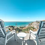 House With Rooftop Terrace, Views And Pool, Σπίτι διακοπών *