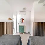 House With Rooftop Terrace, Views And Pool, Σπίτι διακοπών *