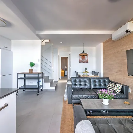 Σπίτι διακοπών House With Rooftop Terrace, Views And Pool, *