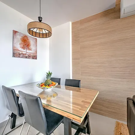 House With Rooftop Terrace, Views And Pool, נרחה