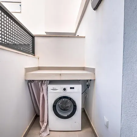 House With Rooftop Terrace, Views And Pool, נרחה