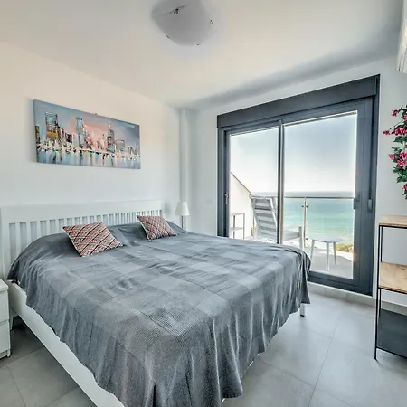 House With Rooftop Terrace, Views And Pool, בית נופש נרחה