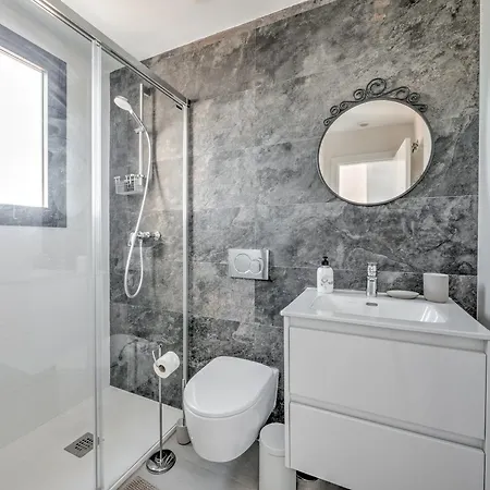 בית נופש House With Rooftop Terrace, Views And Pool, *