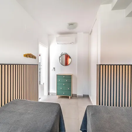 House With Rooftop Terrace, Views And Pool, בית נופש *